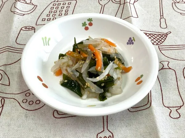 大根とわかめのサラダ